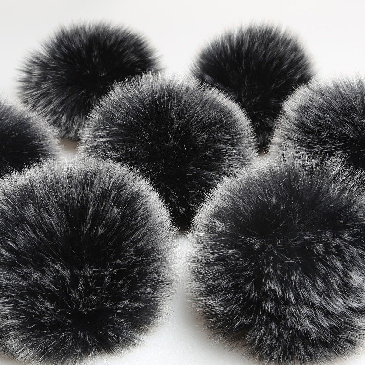 Pompon - Tummanharmaa - Image 2