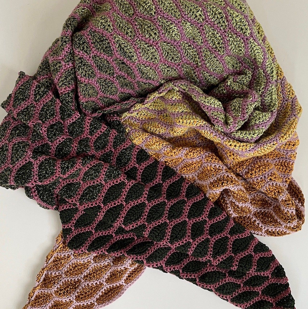 Garden of Honey - Shawl - Image 2
