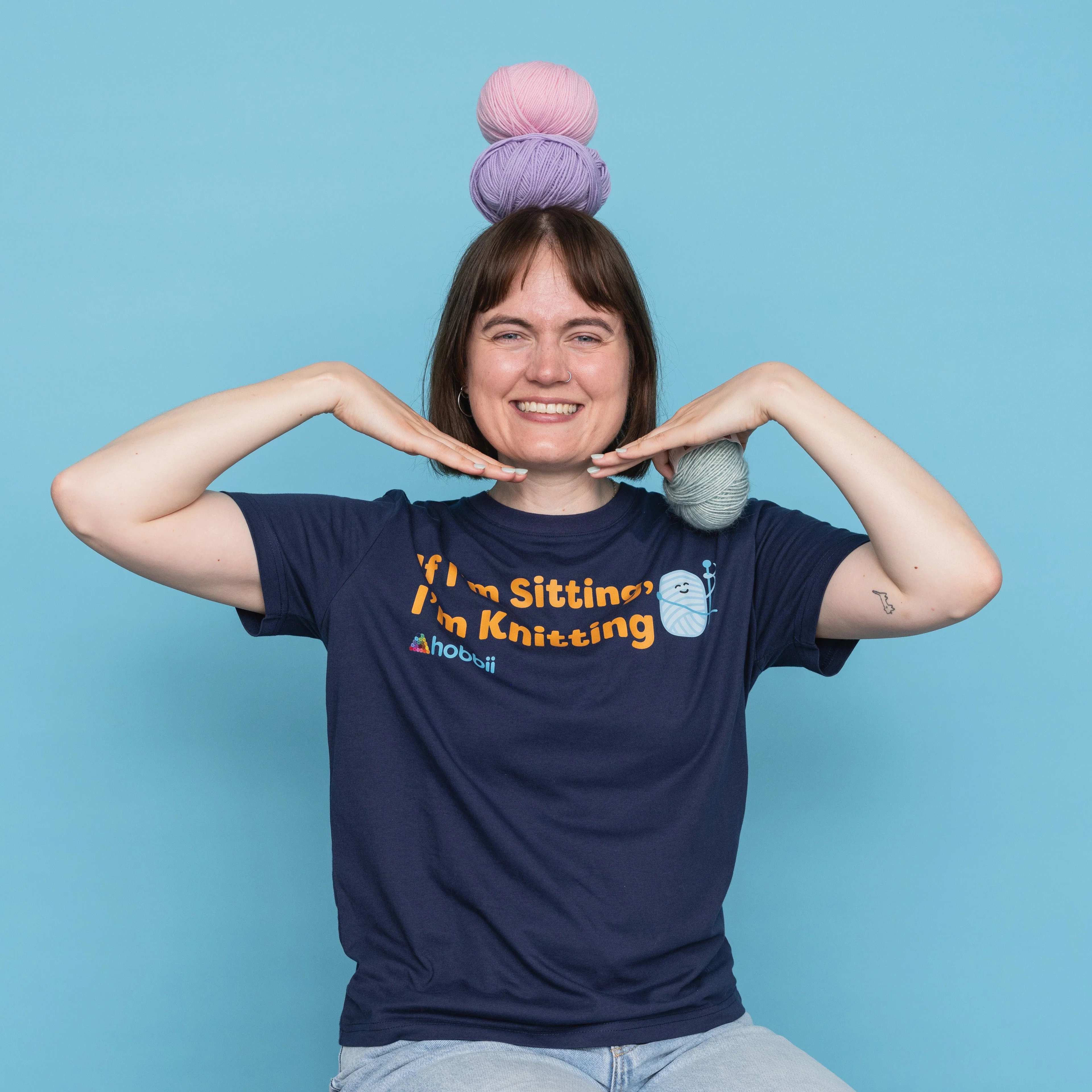 Sitting Knitting T-shirt - Yarniis (Limited Edition) - Image 4