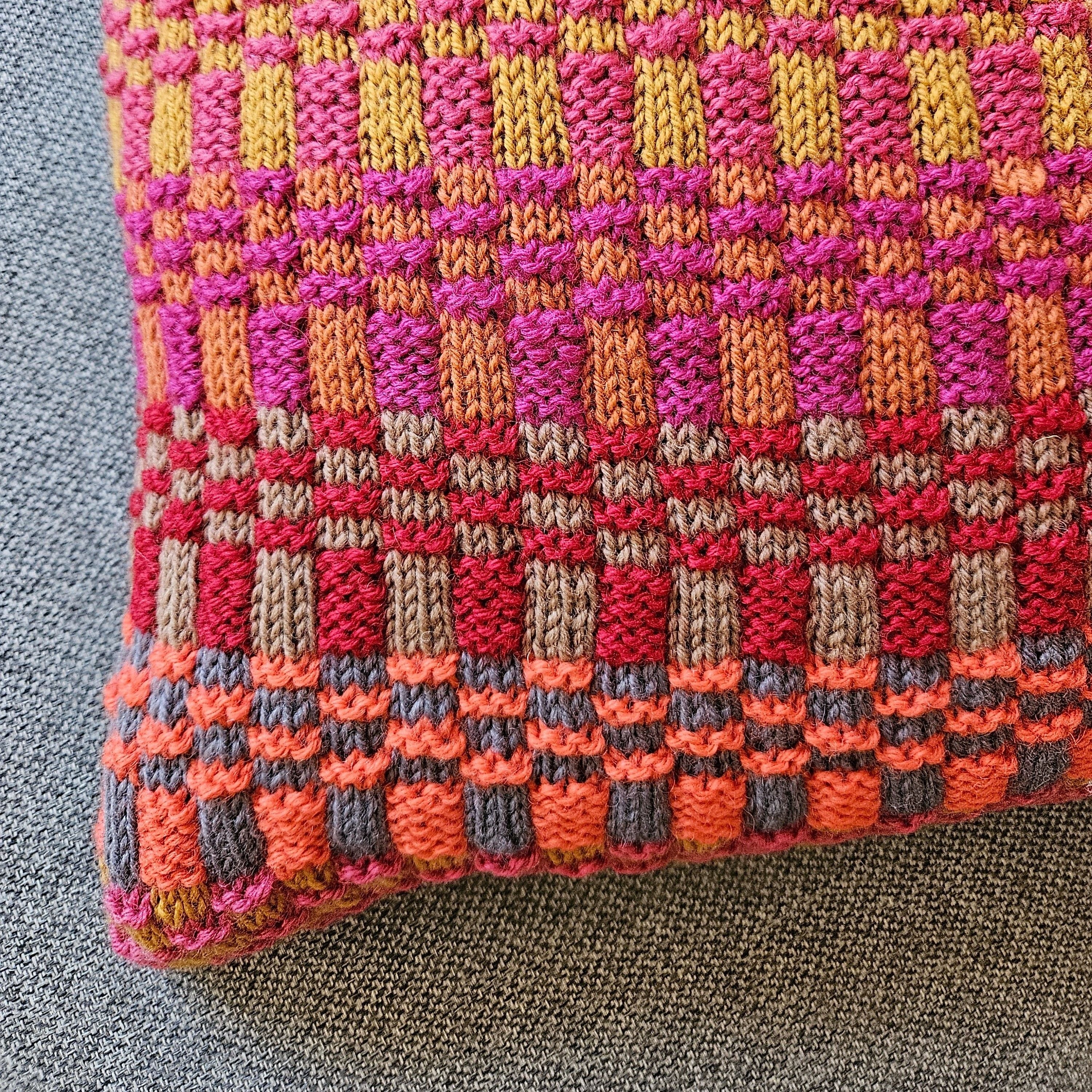 Farverige Streger – Pillow - Image 3